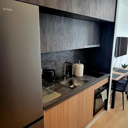 Bw Queen 412-whit Free Garage Parking *